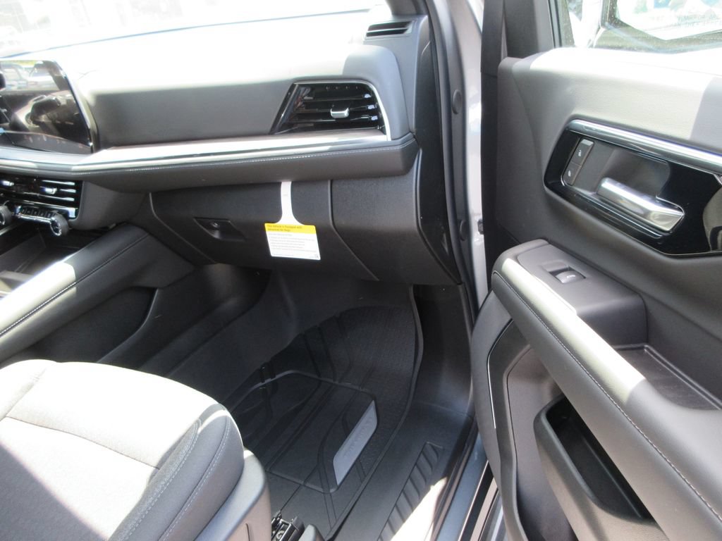 New 2026 Chevrolet Tahoe LS w/ LPO, Dark Essentials Package AWD/4WD image 18