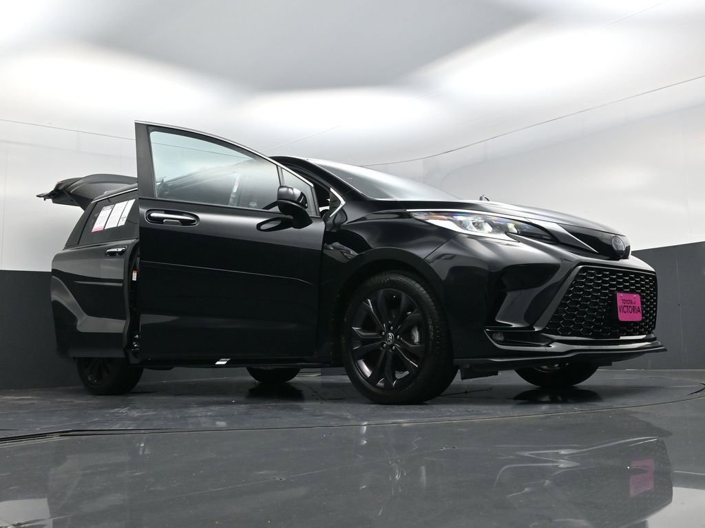 Used 2023 Toyota Sienna XSE image 29