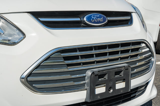 Used 2017 Ford C-MAX Energi Titanium FWD image 16