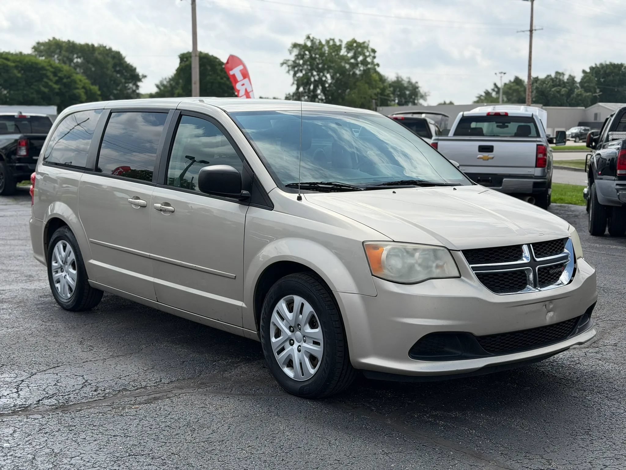 Used 2013 Dodge Grand Caravan SE FWD image 3