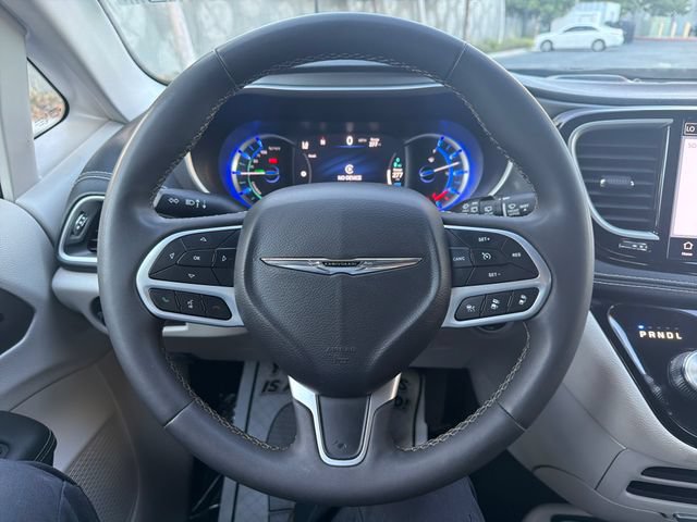 Used 2023 Chrysler Pacifica Touring-L FWD image 13