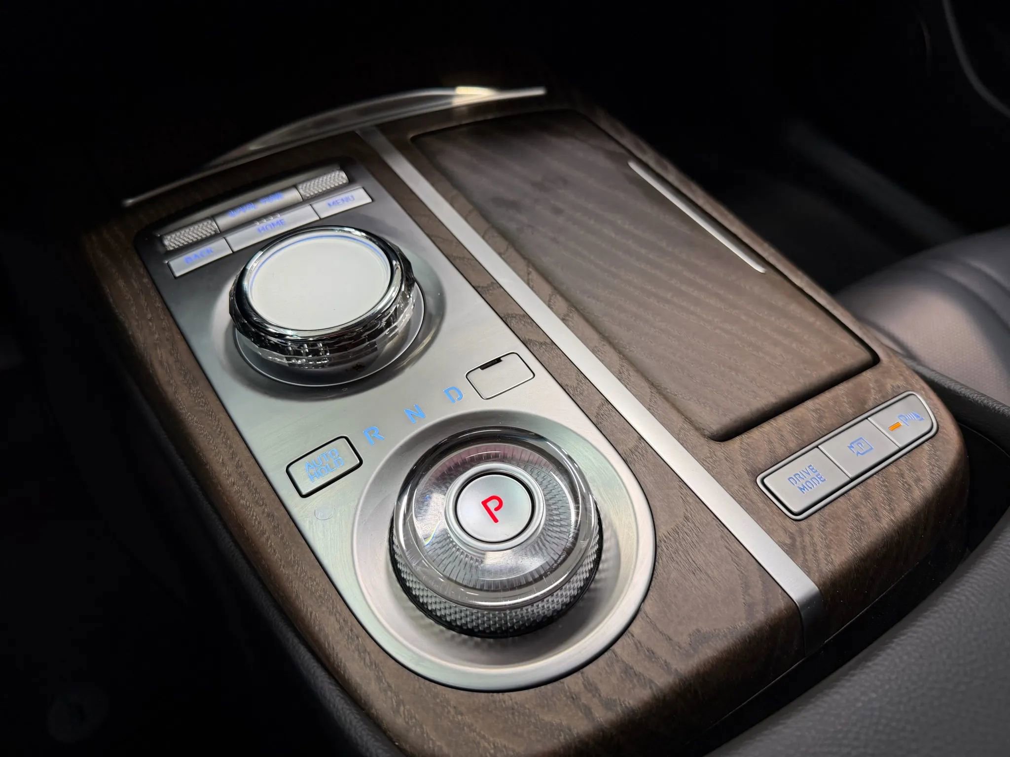 Used 2024 Genesis G80 image 23