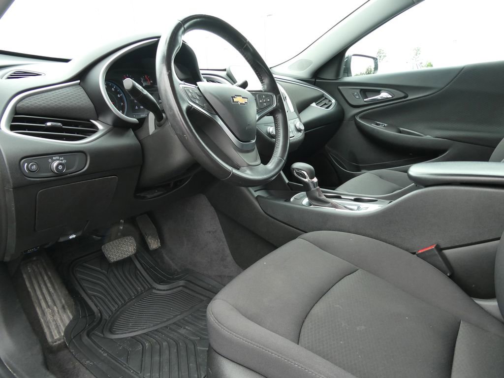 Used 2022 Chevrolet Malibu RS FWD image 21