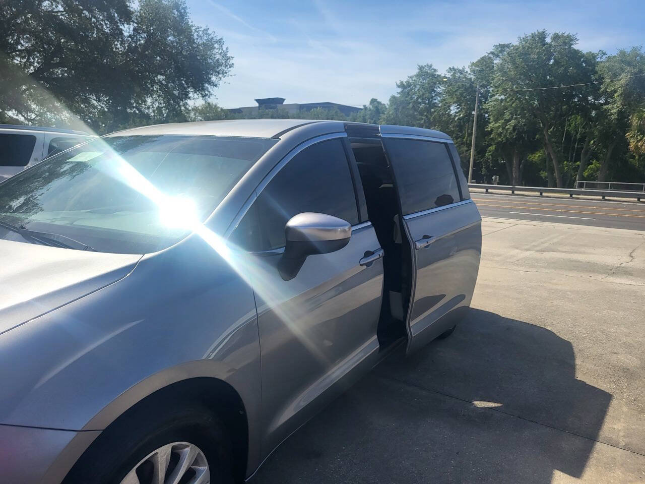 Used 2017 Chrysler Pacifica Touring w/ Tire & Wheel Group FWD image 67