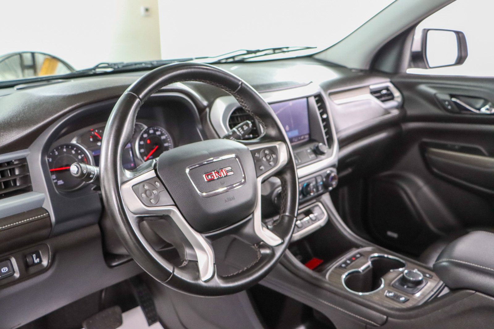 Used 2023 GMC Acadia SLT FWD image 23