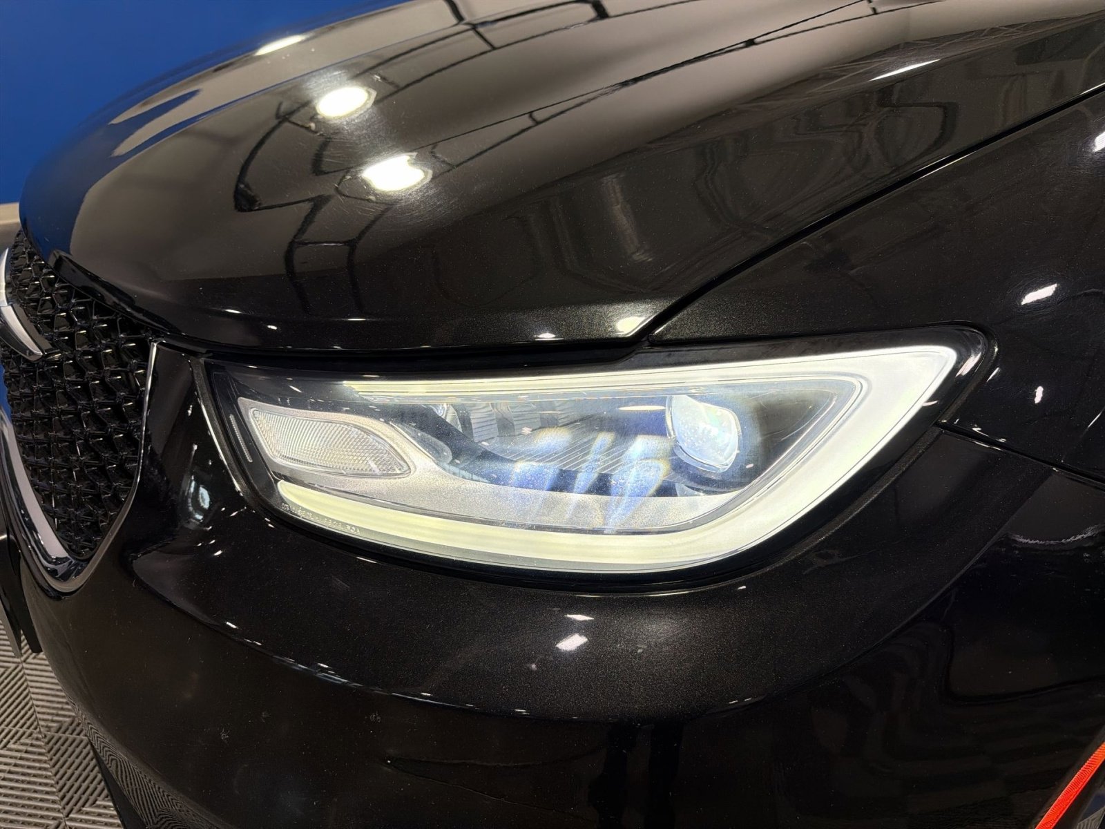 Used 2023 Chrysler Pacifica Touring-L image 13