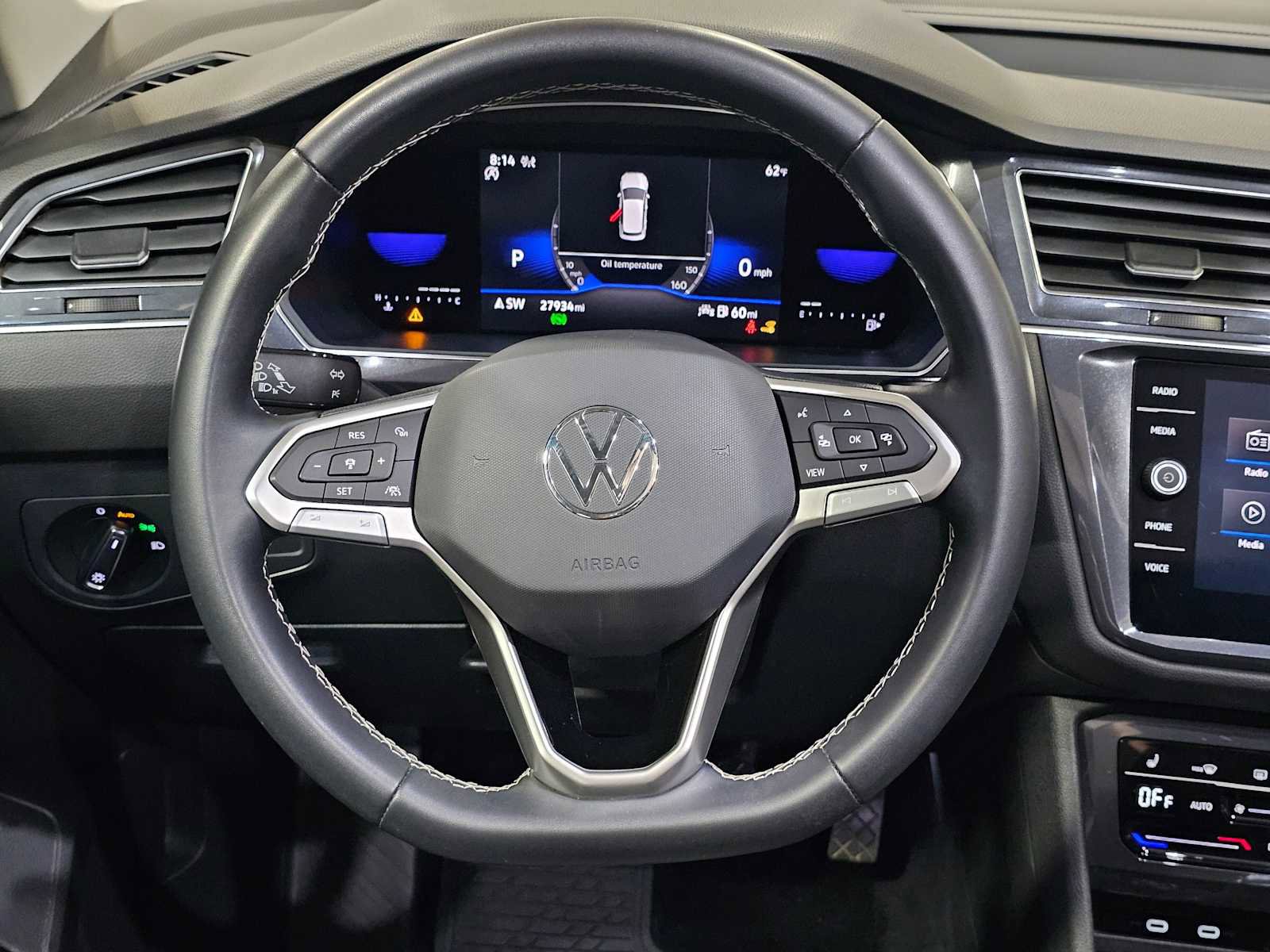 Used 2023 Volkswagen Tiguan SE w/ Panoramic Sunroof Package image 32