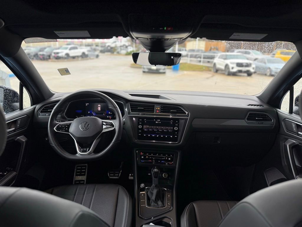 Used 2022 Volkswagen Tiguan SE R-Line image 17