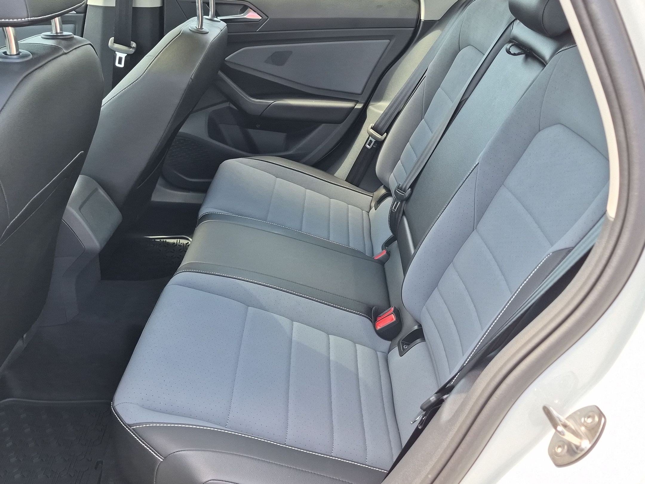 Used 2026 Volkswagen Jetta SE FWD image 29