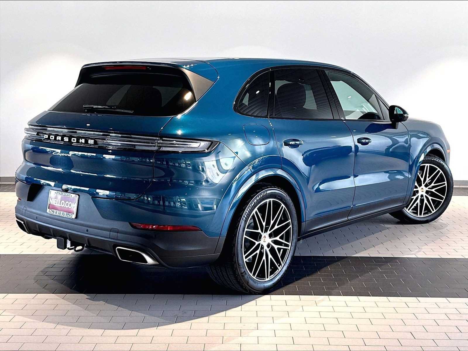 Used 2026 Porsche Cayenne AWD/4WD image 9