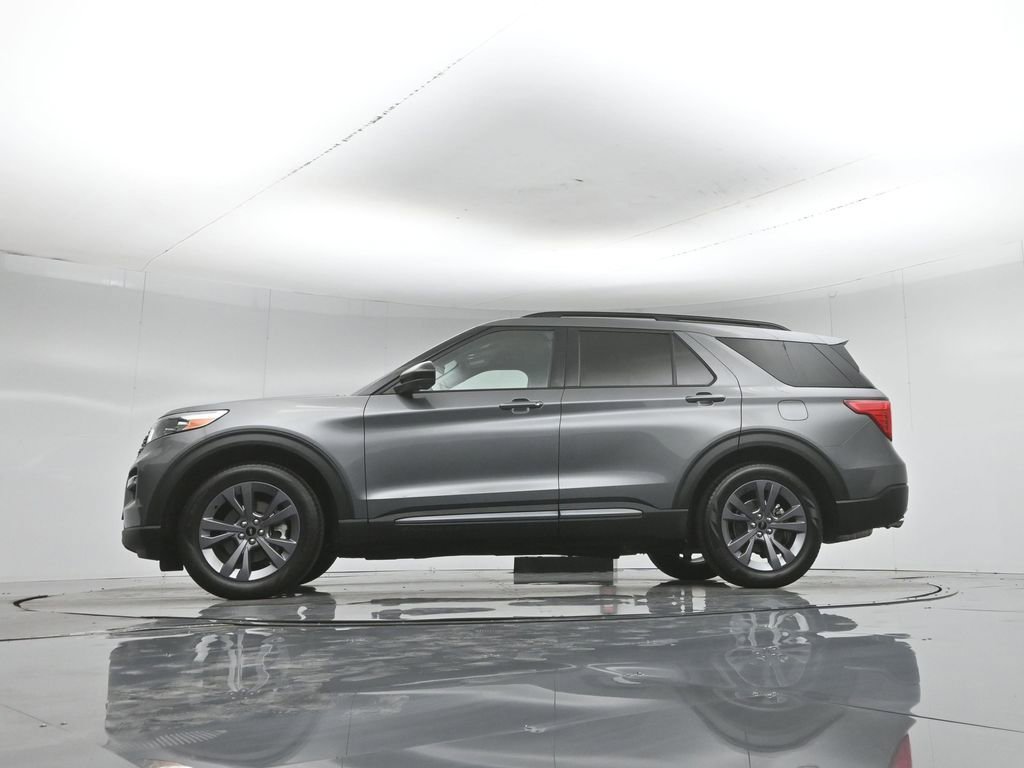 Used 2023 Ford Explorer XLT w/ Equipment Group 202A RWD image 8