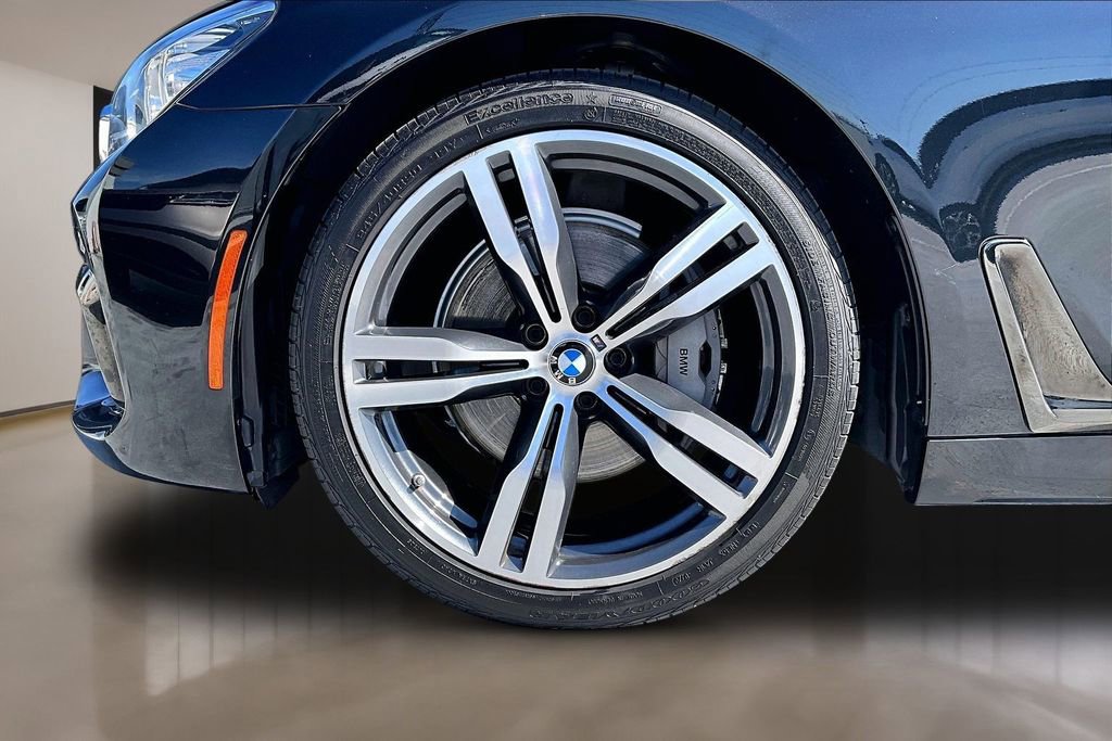 Used 2019 BMW 740i w/ M Sport Package image 32