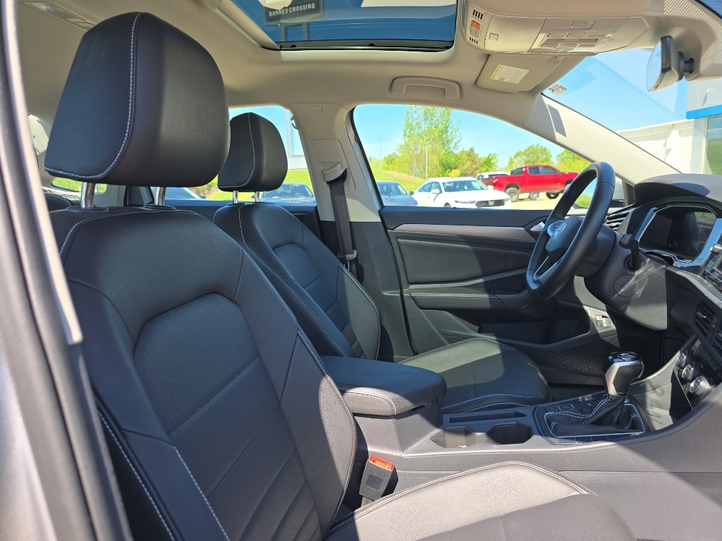 Used 2024 Volkswagen Jetta SE w/ Panoramic Sunroof Package FWD image 14