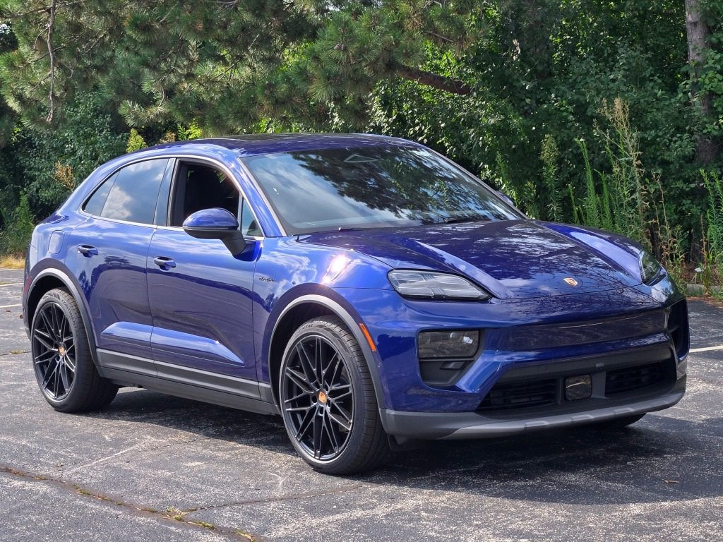 New 2025 Porsche Macan 4 Electric image 9