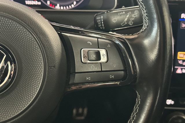 Used 2018 Volkswagen Golf R 4-Door image 30