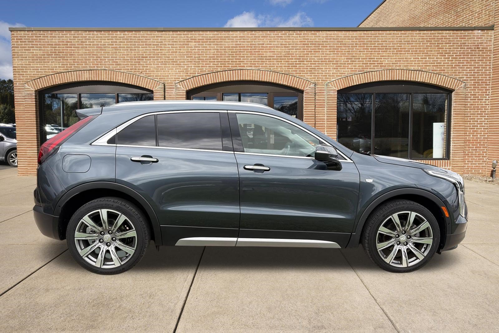 Used 2019 Cadillac XT4 Premium Luxury w/ Enhanced Visibility Package AWD/4WD image 2
