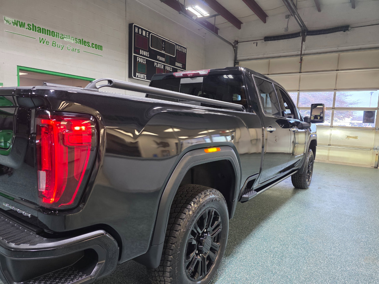 Used 2021 GMC Sierra 2500 Denali w/ Denali Black Diamond Edition image 7