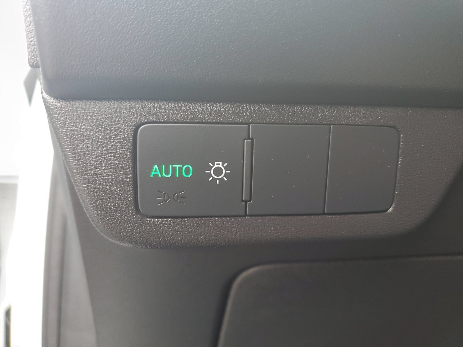 Used 2025 Audi Q4 e-tron Premium w/ Convenience Package RWD image 23