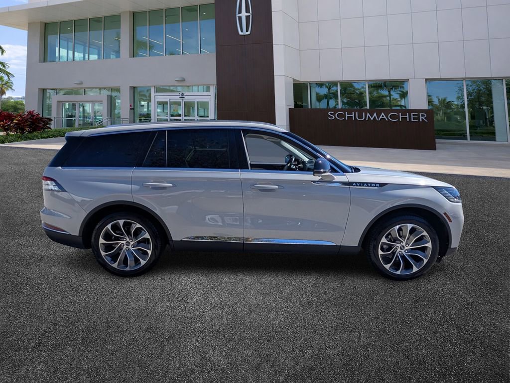 Used 2025 Lincoln Aviator Reserve w/ Illumination Package image 8