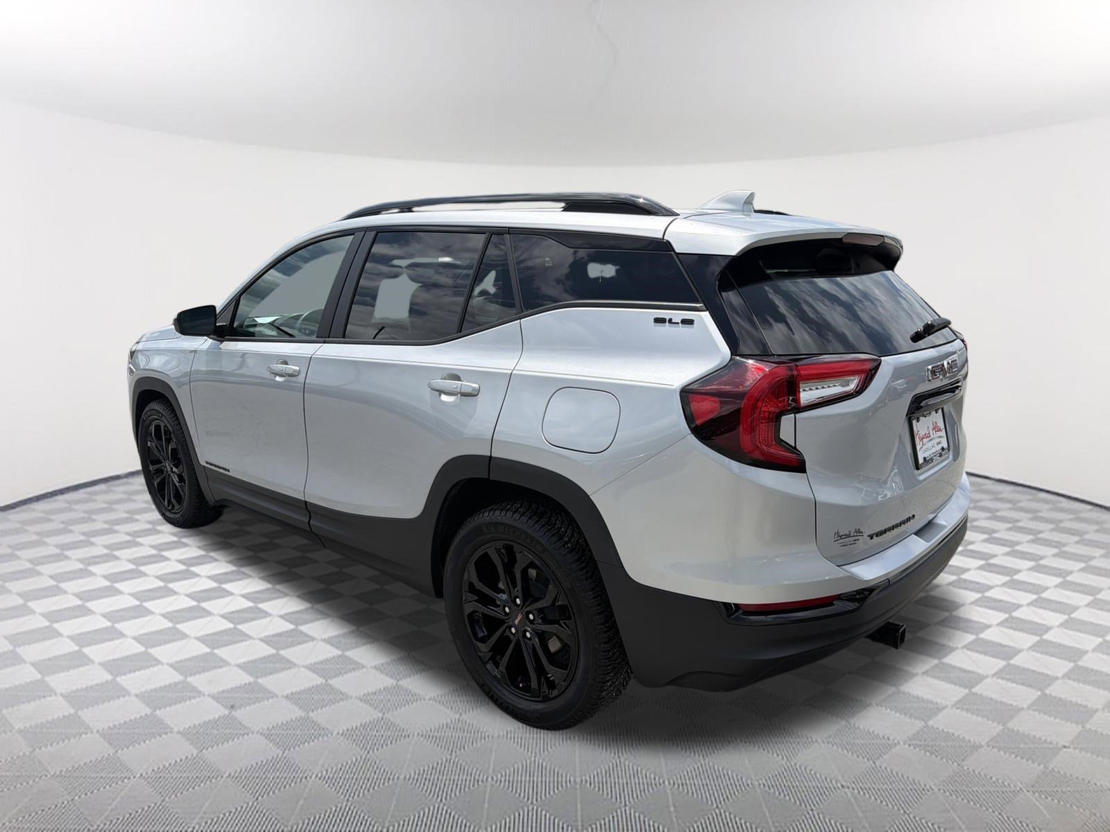 Used 2022 GMC Terrain SLE w/ Driver Convenience Package FWD image 8