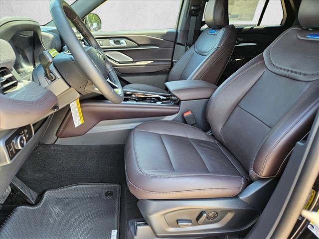 New 2026 Ford Explorer Platinum RWD image 4