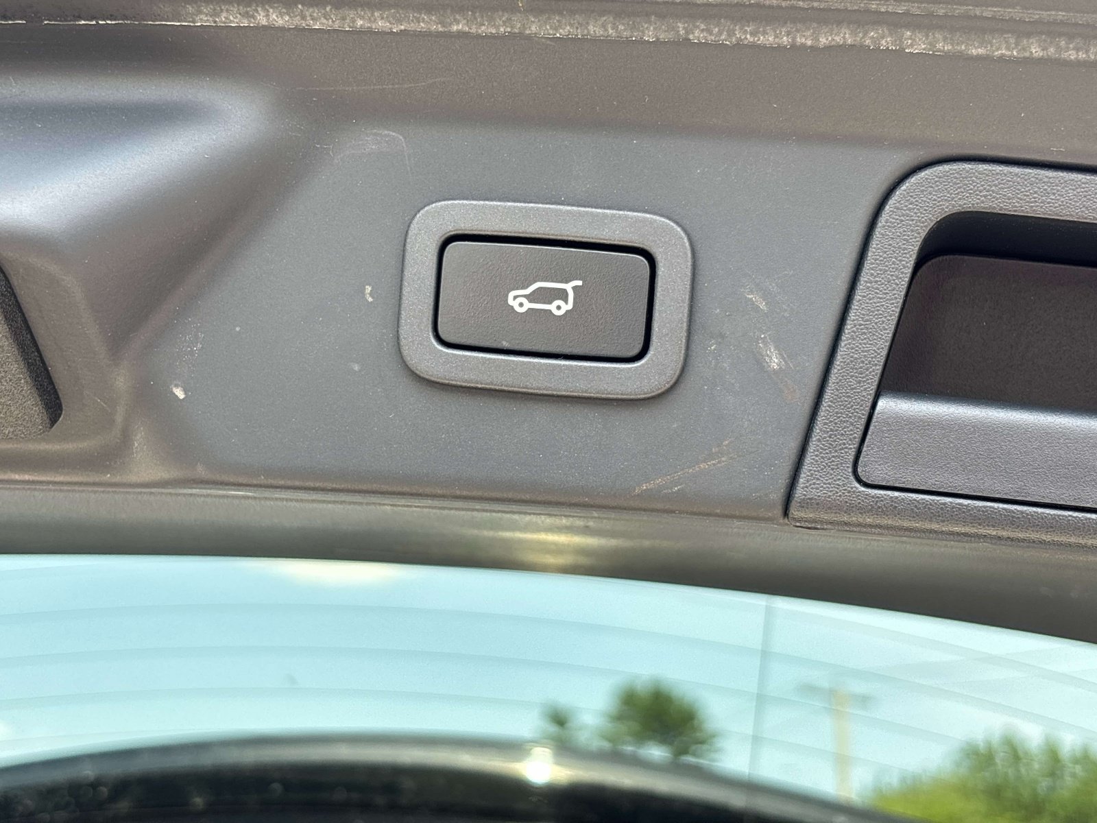 Used 2018 Land Rover Range Rover Velar S AWD/4WD image 13