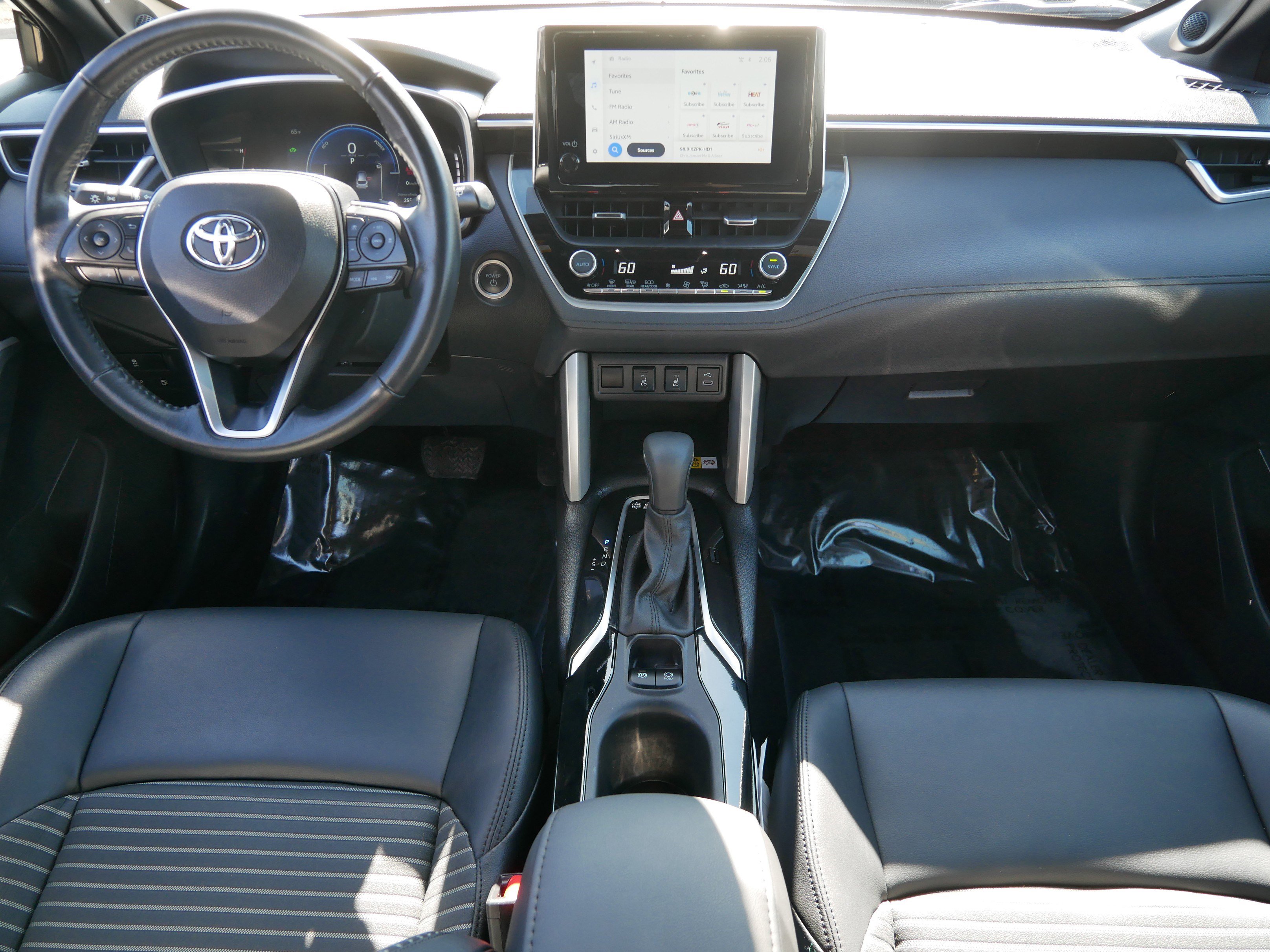 Used 2023 Toyota Corolla Cross XSE w/ Convenience Package image 10