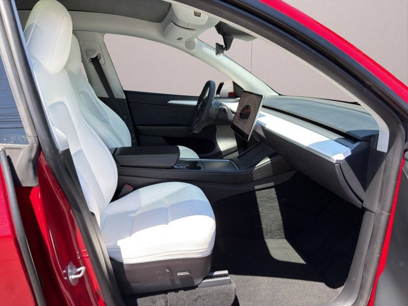 Used 2023 Tesla Model Y Performance AWD/4WD image 13