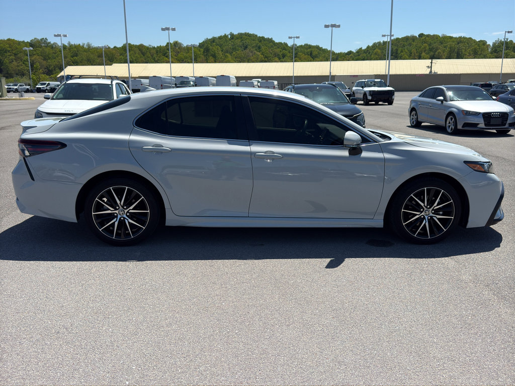 Used 2024 Toyota Camry SE FWD image 10