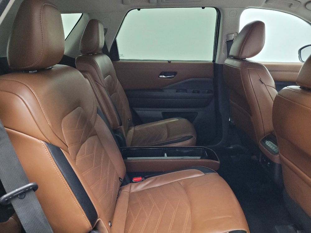 Used 2022 Nissan Pathfinder Platinum w/ Lighting Package (N93) FWD image 19