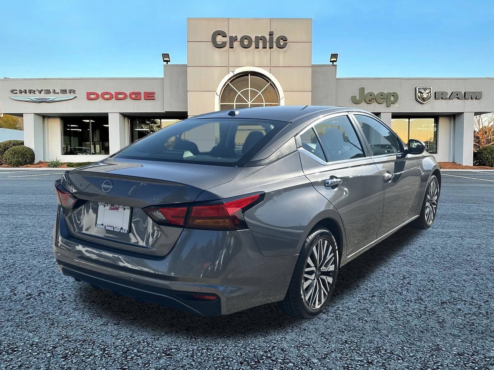 Used 2025 Nissan Altima 2.5 SV FWD image 3