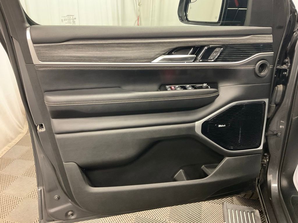 Used 2023 Jeep Wagoneer L Series III w/ Premium Group I image 10