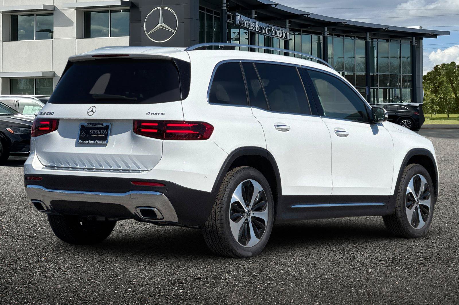 New 2025 Mercedes-Benz GLB 250 4MATIC image 4