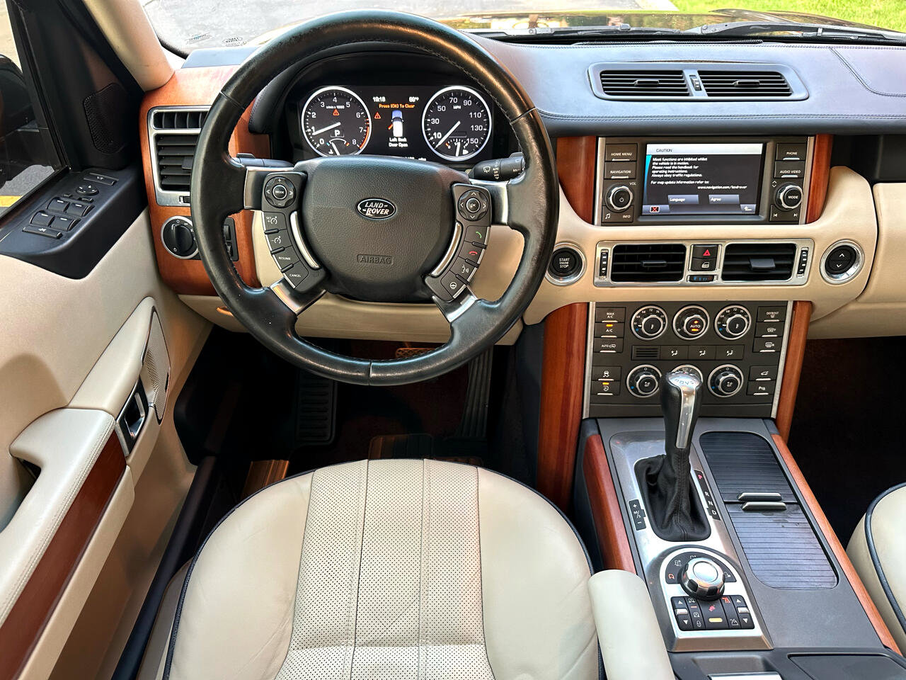 Used 2010 Land Rover Range Rover HSE LUX image 21