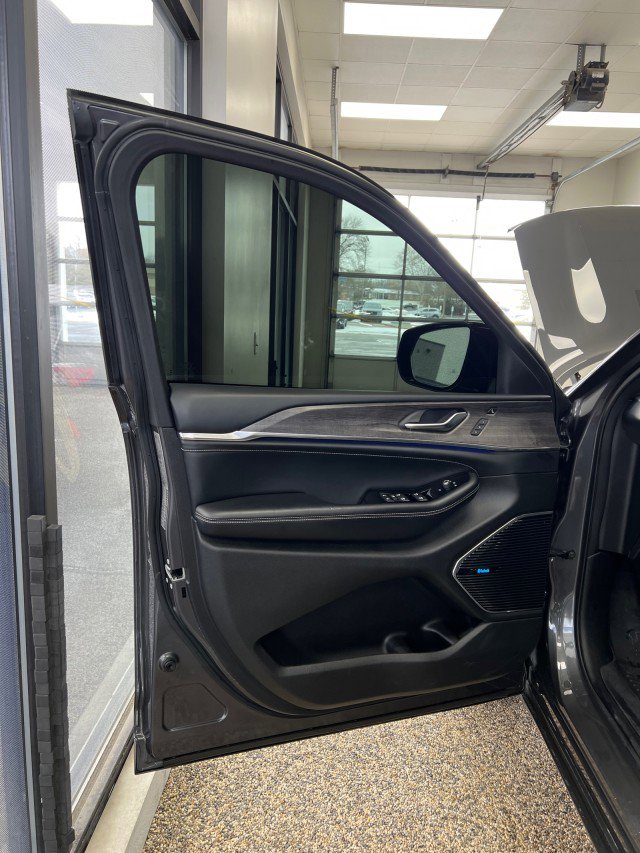 Used 2021 Jeep Grand Cherokee L Overland w/ Luxury Tech Group IV image 19