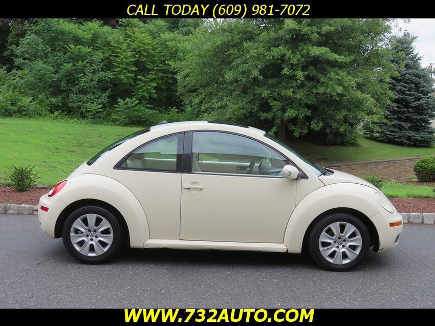 Used 2008 Volkswagen Beetle SE FWD image 4