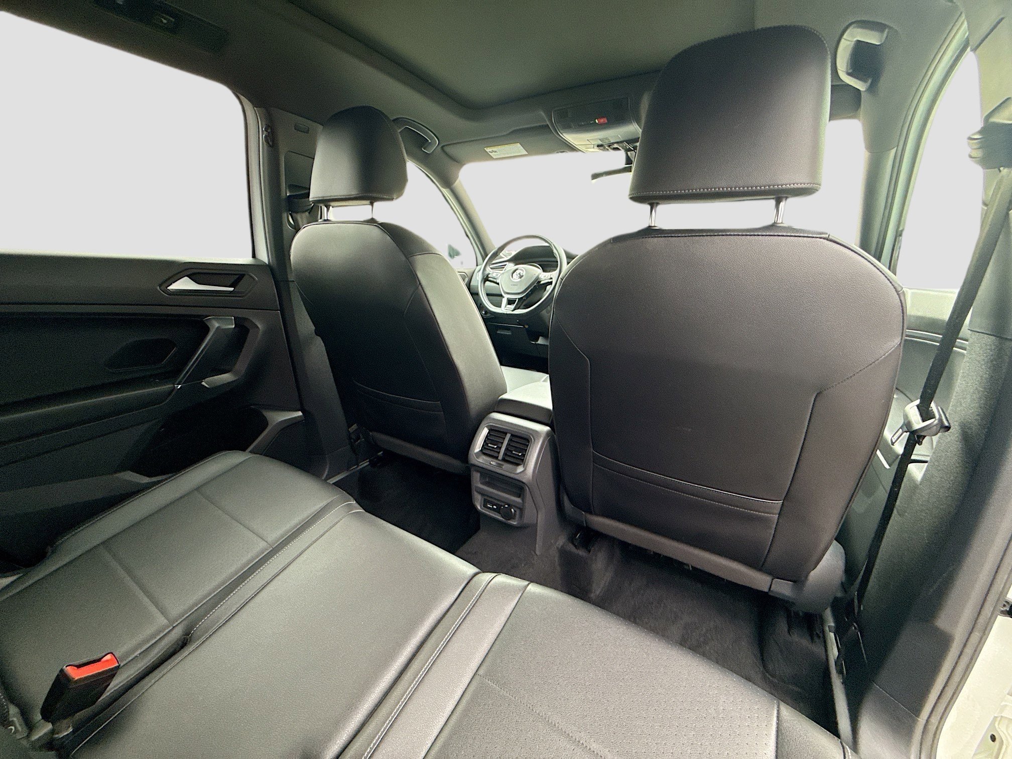 Certified 2020 Volkswagen Tiguan SE R-Line image 28