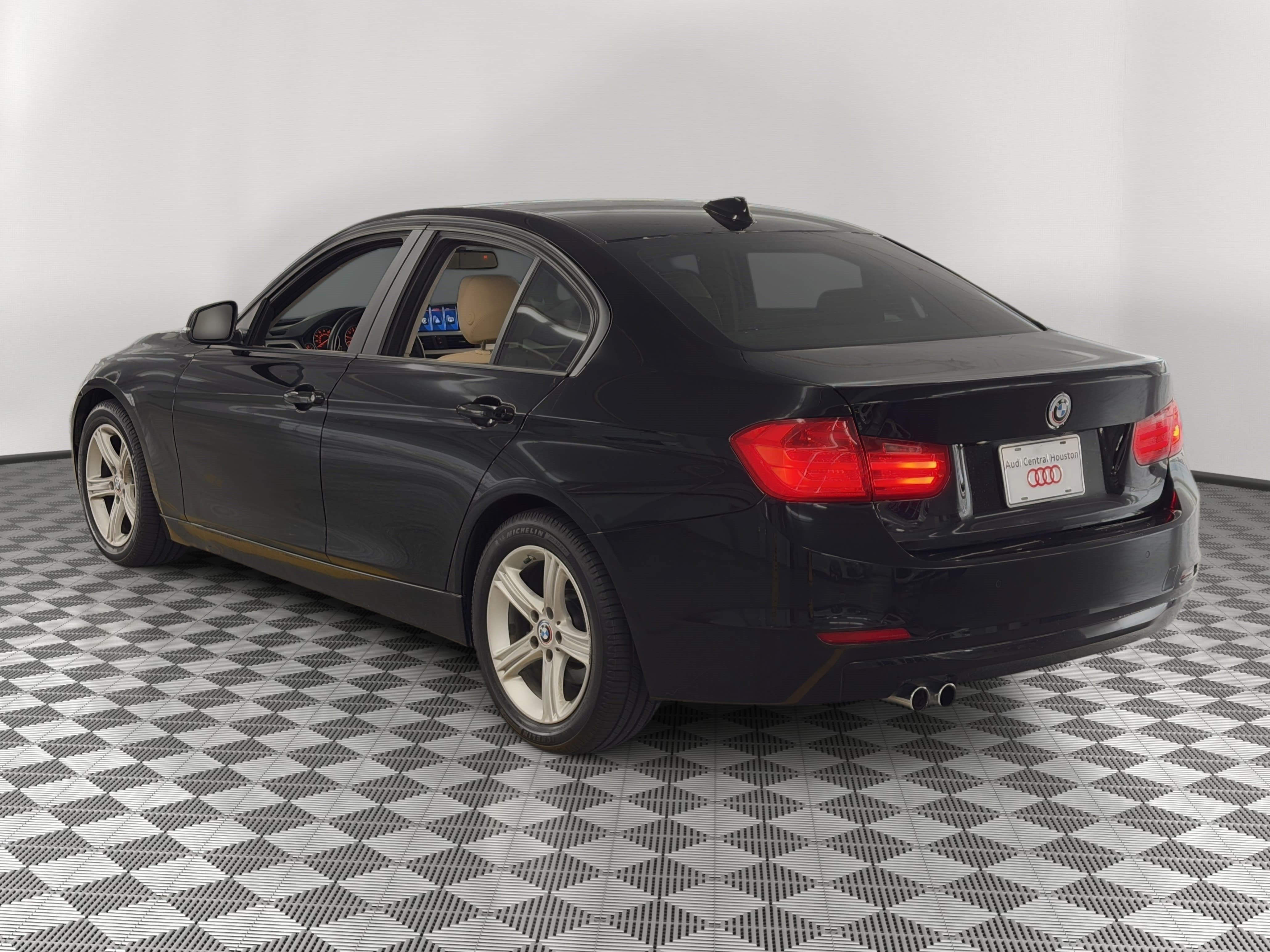 Used 2013 BMW 328i Sedan RWD image 3