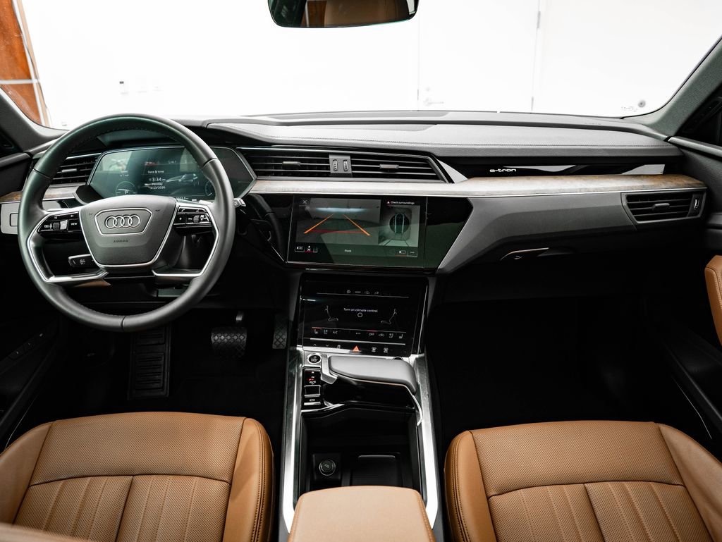 Used 2022 Audi e-tron Premium Plus w/ Premium Plus Package image 4