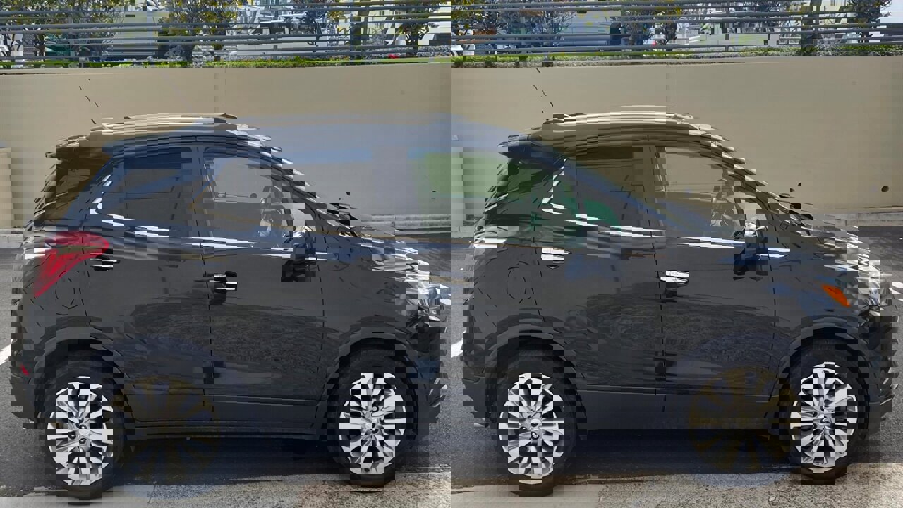 Used 2020 Buick Encore Preferred w/ Safety Package image 7