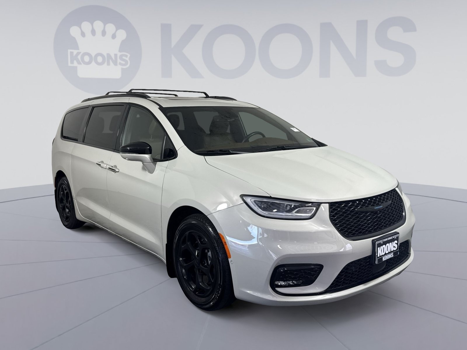 Used 2021 Chrysler Pacifica Limited w/ Uconnect Theater Family Group FWD image 10