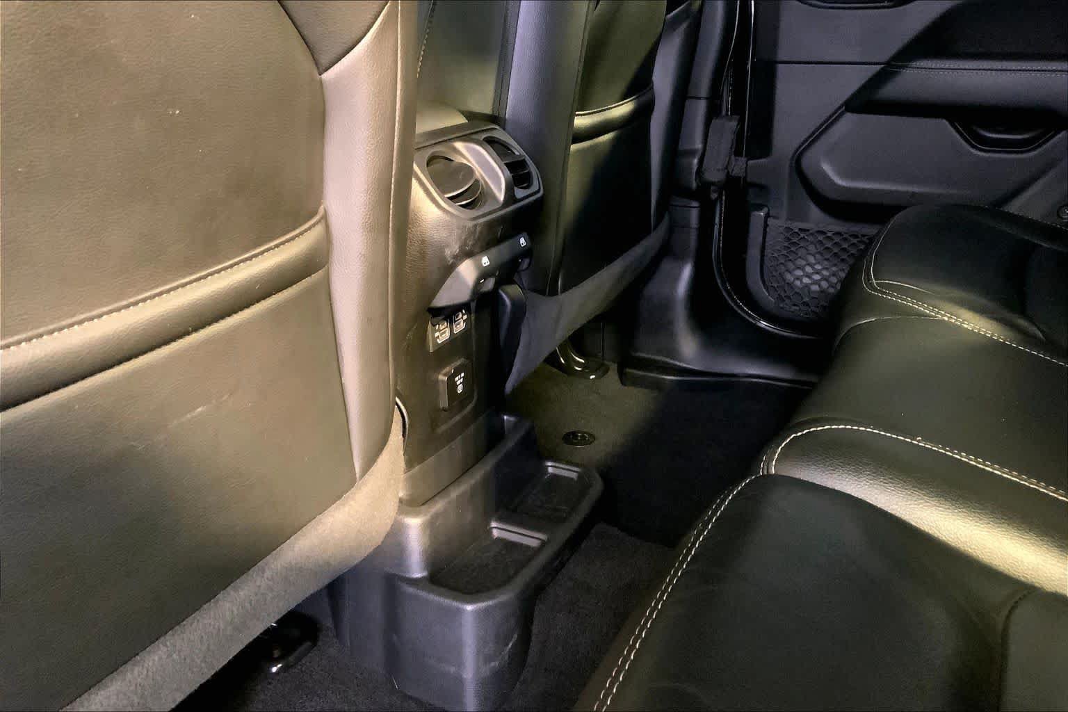 Used 2021 Jeep Wrangler Unlimited Sahara AWD/4WD image 36