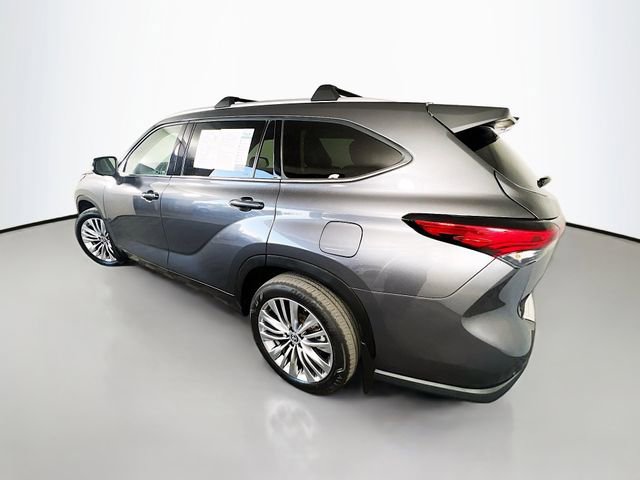 Used 2023 Toyota Highlander Platinum image 6
