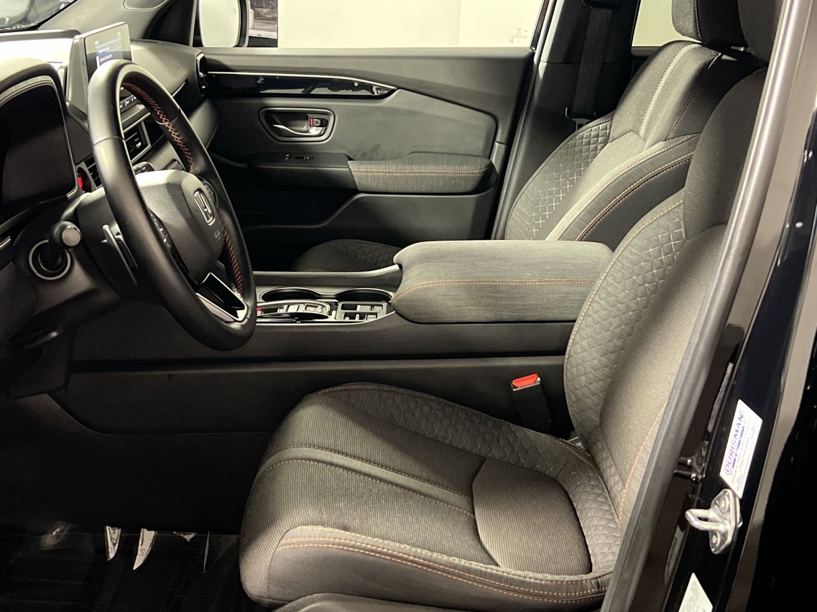 Used 2025 Honda Pilot Sport image 13