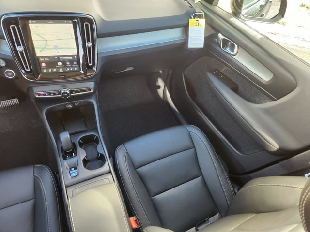 New 2026 Volvo XC40 B5 Core w/ Climate Package AWD/4WD image 12