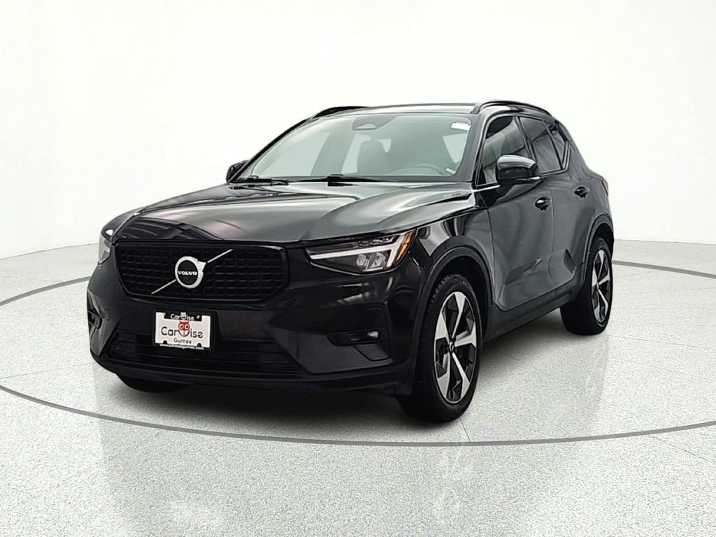 Used 2023 Volvo XC40 B5 Plus AWD/4WD image 2