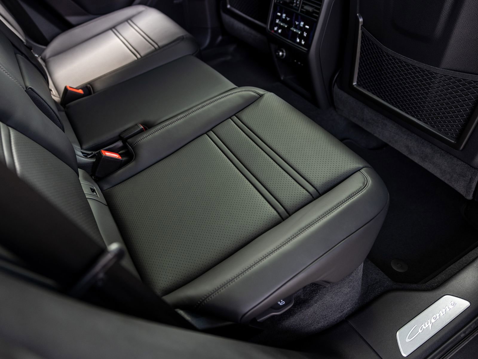 Certified 2025 Porsche Cayenne Coupe AWD/4WD image 52