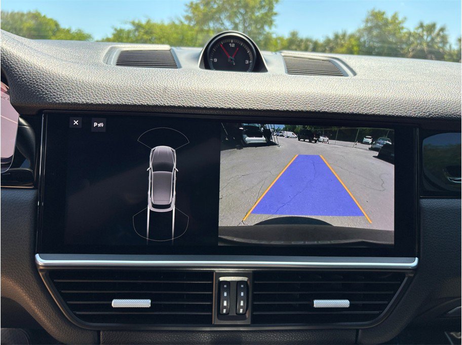 Used 2020 Porsche Cayenne image 34