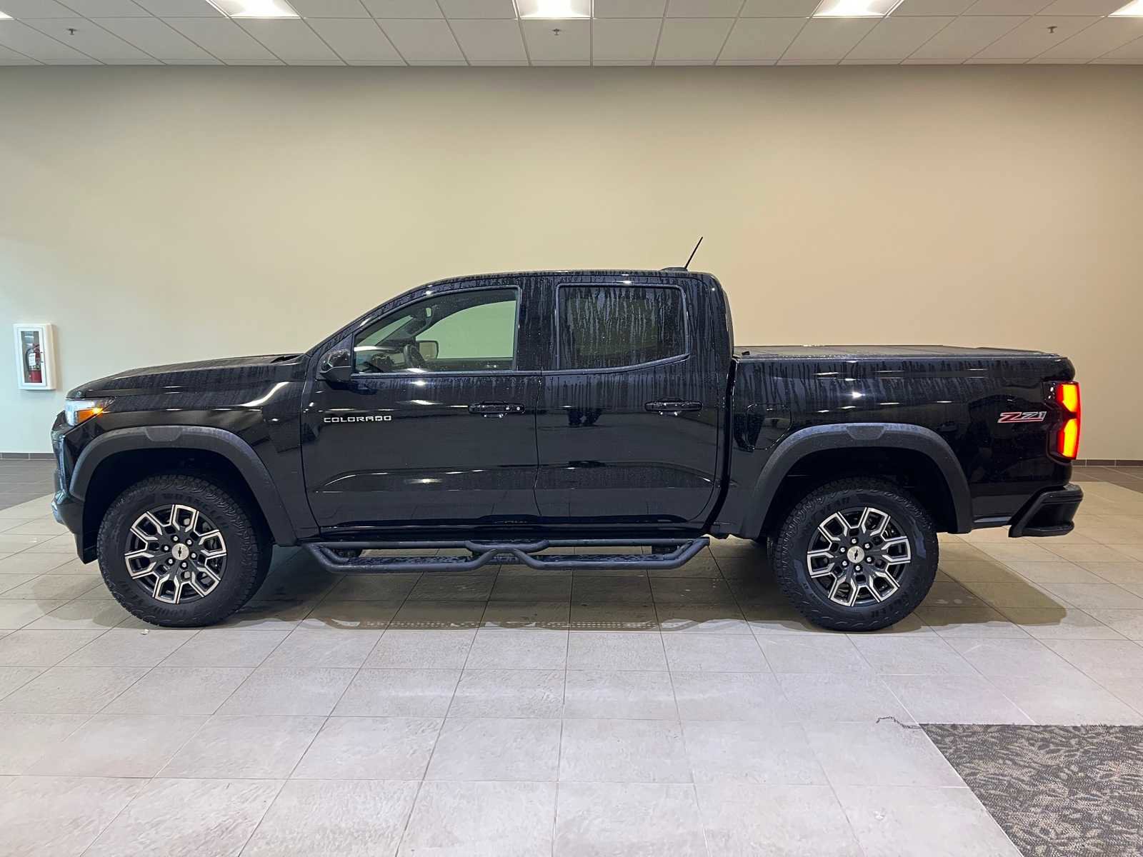 Used 2024 Chevrolet Colorado Z71 w/ Z71 Convenience Package 2 image 3