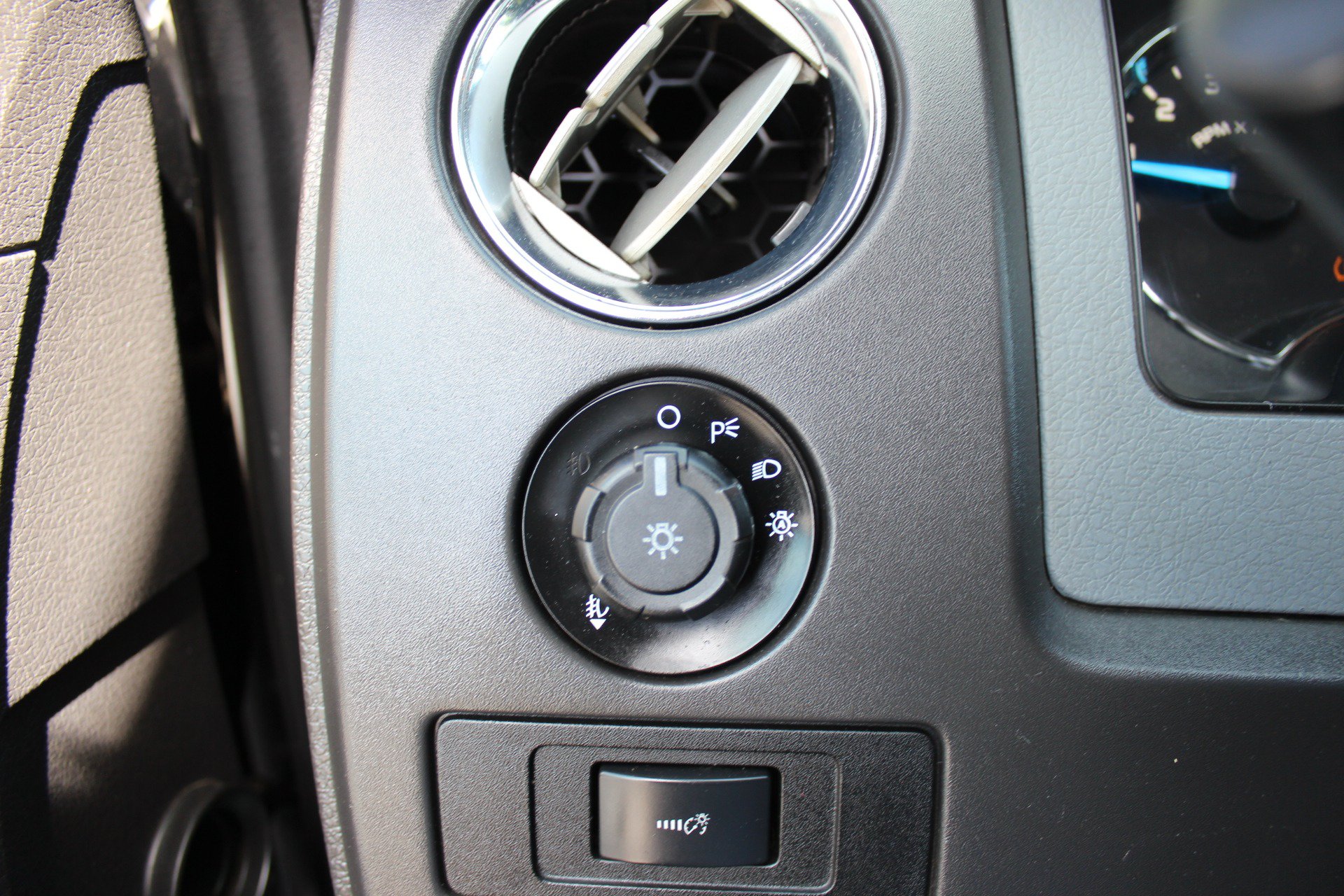 Used 2013 Ford F150 XLT w/ Luxury Equipment Group AWD/4WD image 19